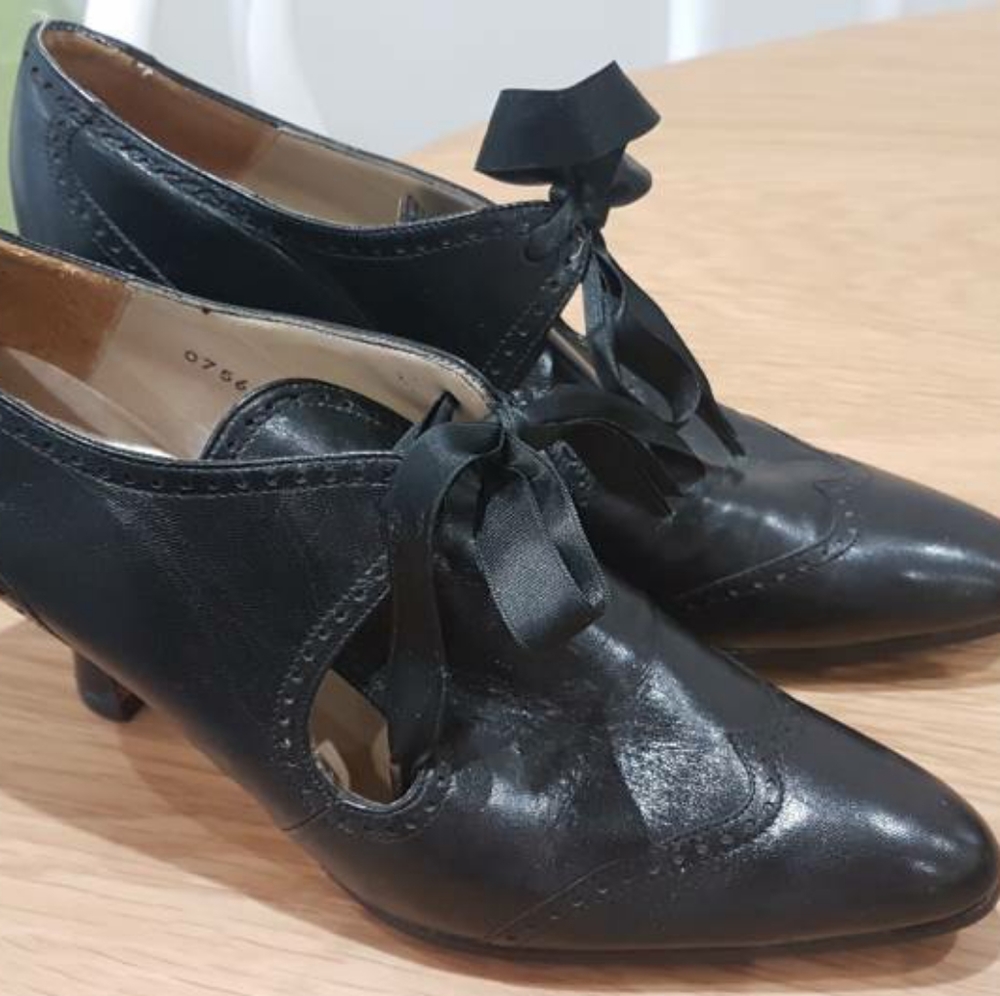 ✨️HOST PICK✨️ Expertly Restored Vintage Kenneth Cole Heels